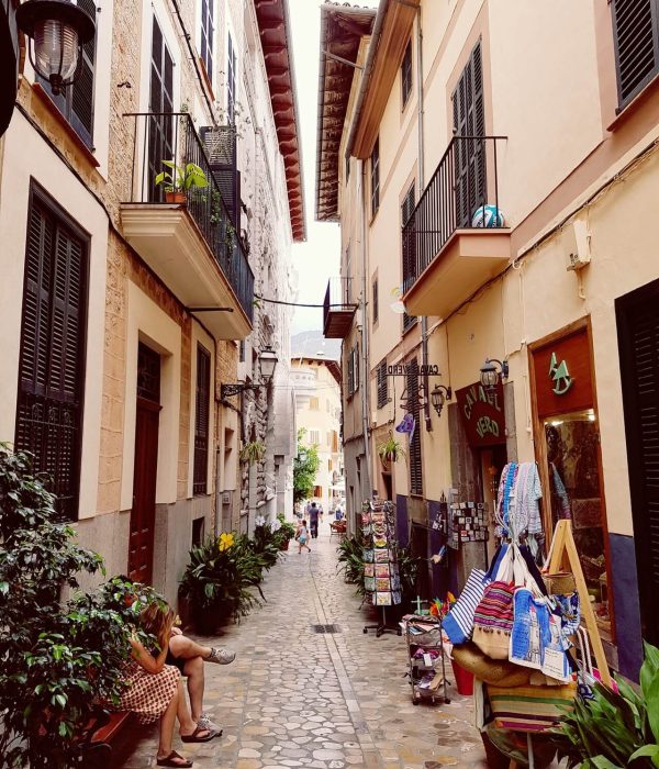 architecture-balcony-buildings-723465.jpg architecture-balcony-buildings-723465.jpg