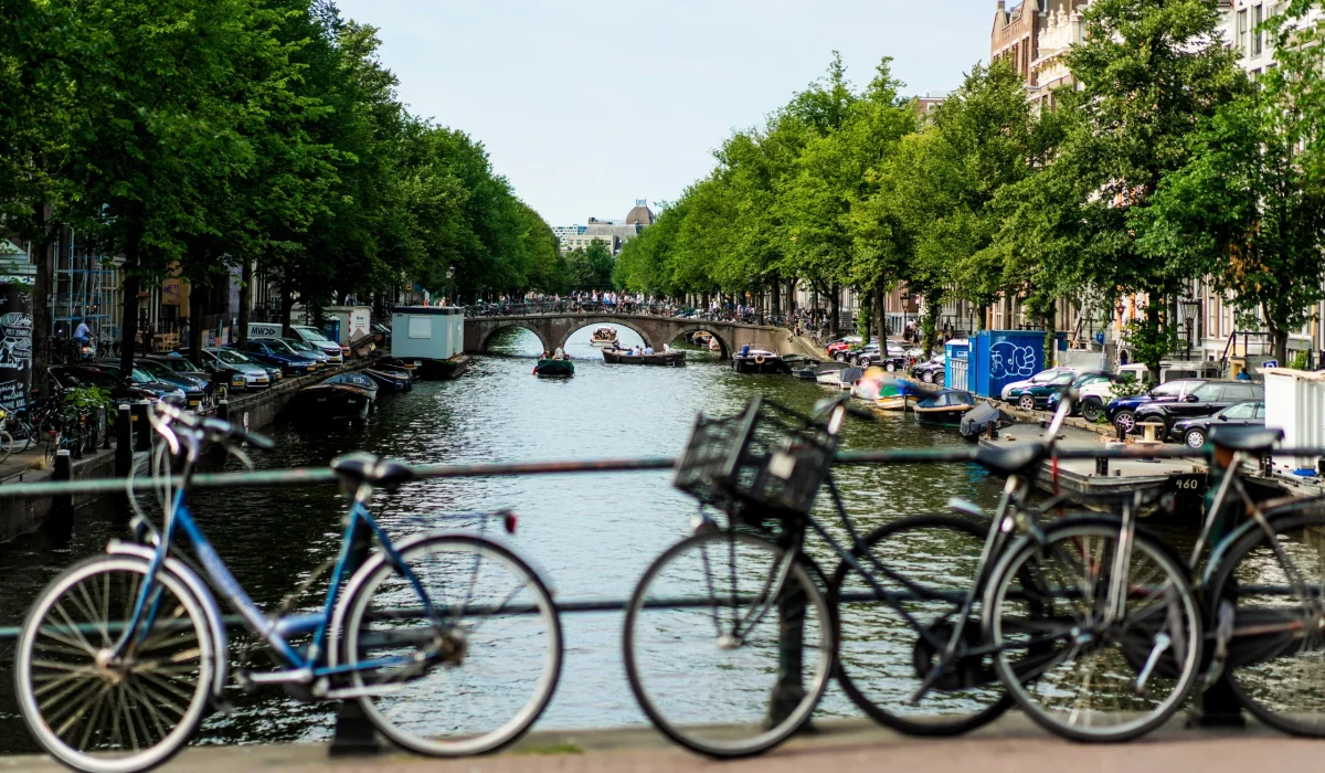 bicycles-street-amsterdam